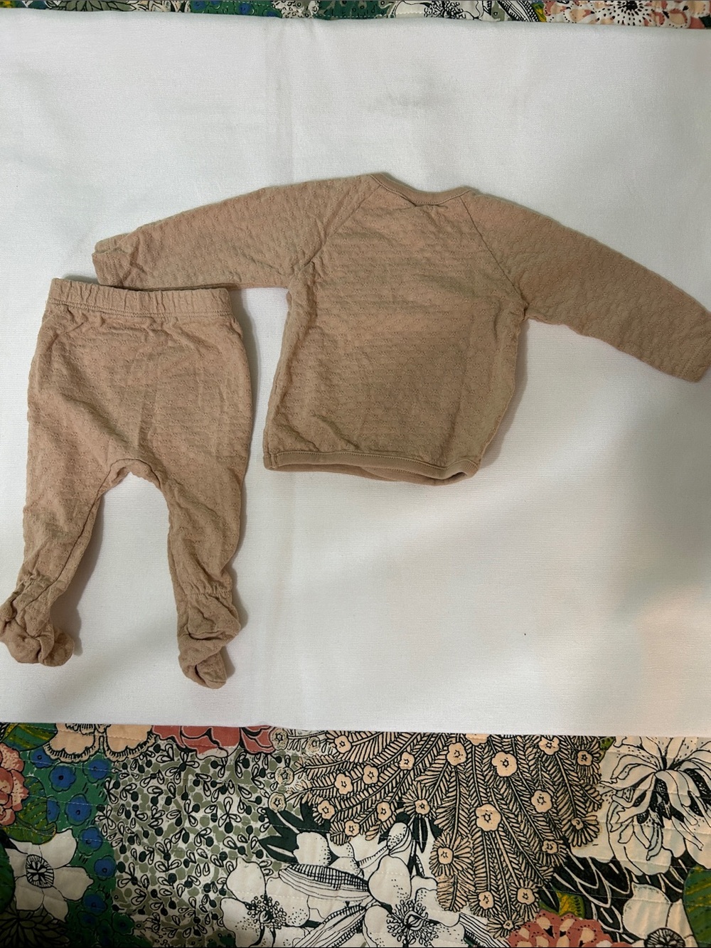 Quincy Mae infant set, size 0-3 mo - Picture 8 of 8